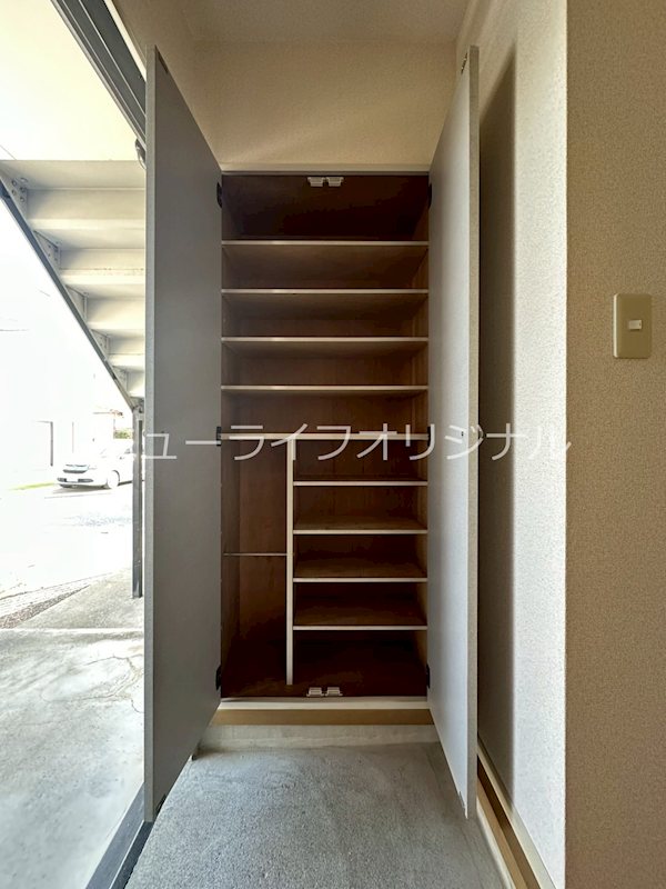 収納　収納力の高いシューズボックスがあり、玄関が片付きます。