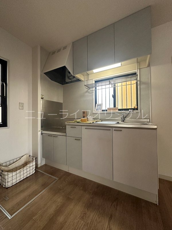 キッチン　コンロは設置幅・ガスの種別を確認の上、ご用意下さい