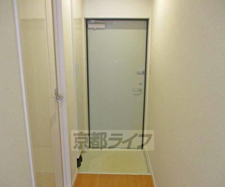 玄関　オシャレな独立洗面台です。