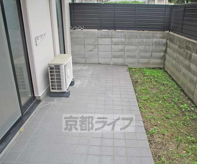 バルコニー　玄関風景です。