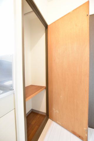 収納　同物件、別部屋のお写真となります。ご参考までにご覧ください。