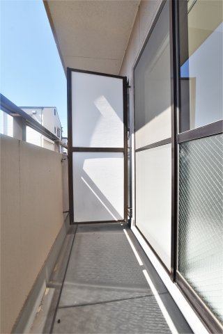 バルコニー　同物件、別部屋のお写真となります。ご参考までにご覧ください。