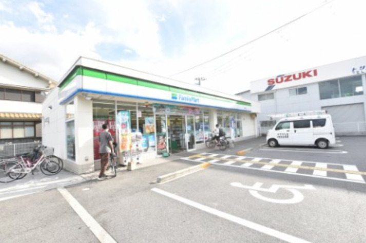 コンビニ　ファミリーマート 堺草部店（コンビニ）まで383m
