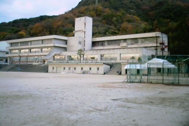 中学校　忠海中学校（中学校）まで650m