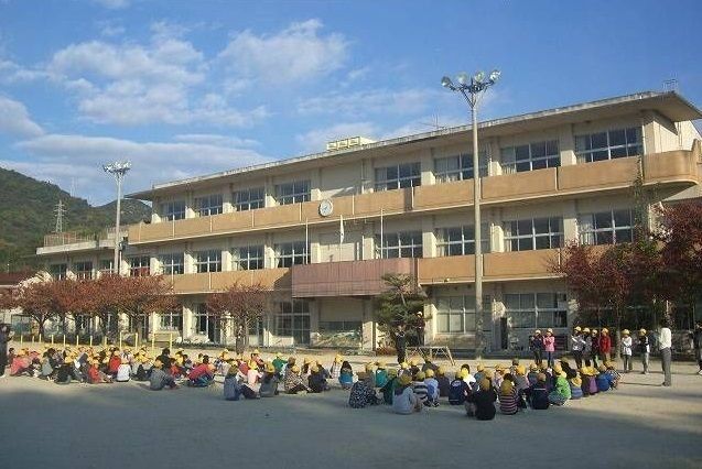 小学校　忠海西小学校（小学校）まで1000m