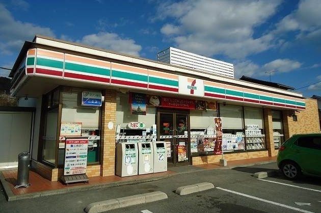 コンビニ　セブンイレブン（コンビニ）まで290m
