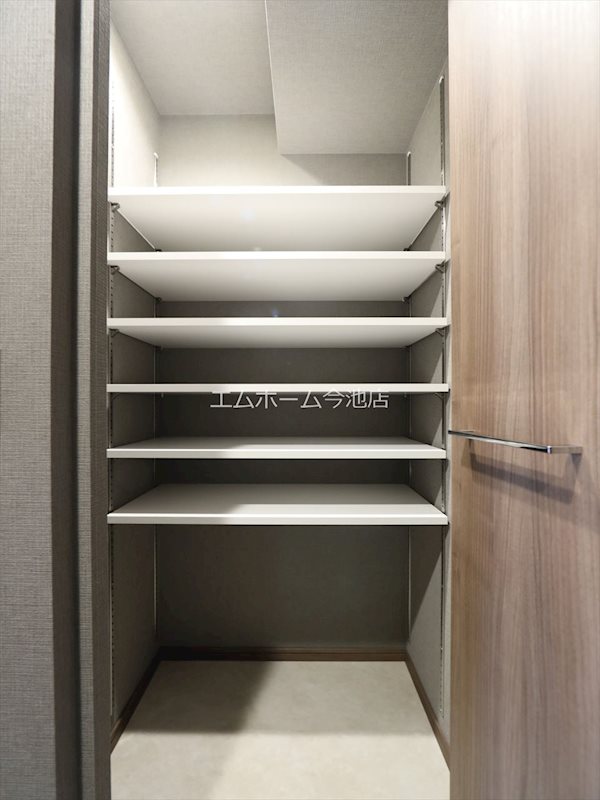 玄関　玄関（シューズボックス充実）