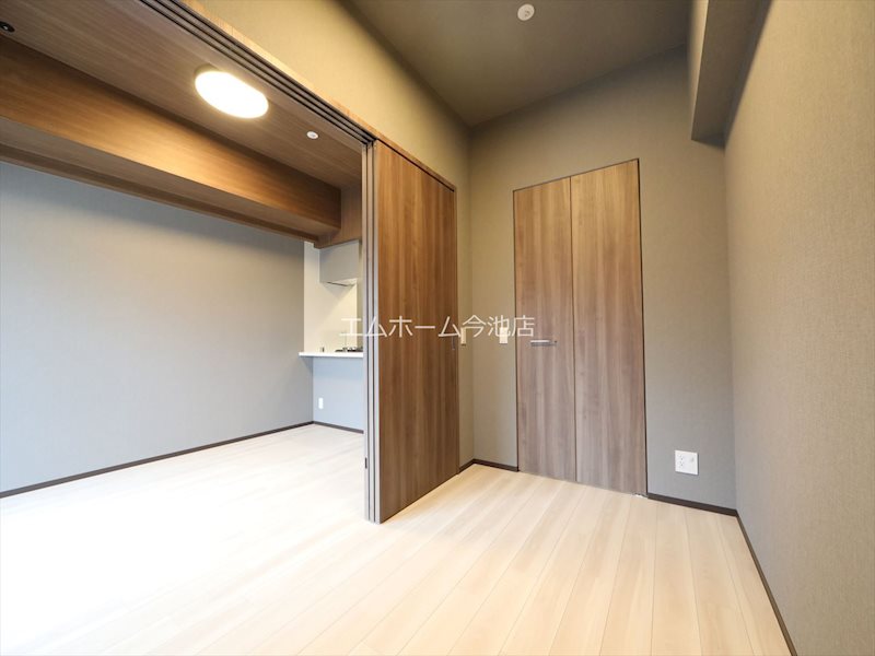 その他部屋・スペース　洋室4.4帖　エアコン付　換気良好　収納充実しています