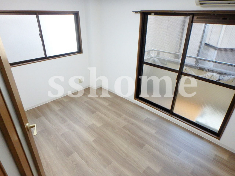居室・リビング　2面採光のお部屋です♪