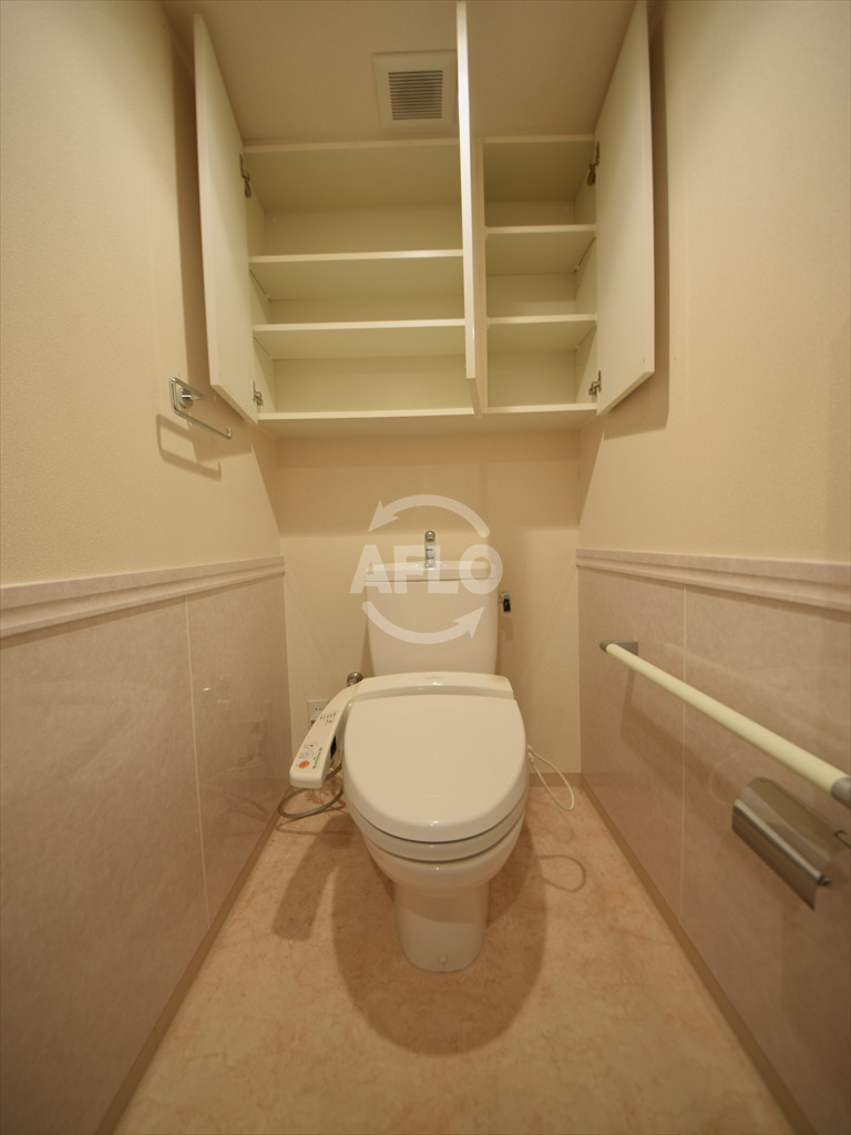 トイレ　ローレルタワー難波　温水洗浄便座