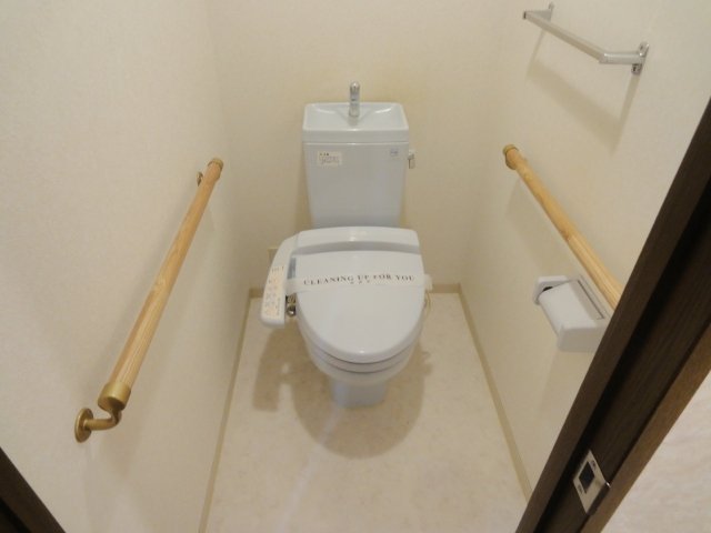 トイレ　写真は別号室のものです。