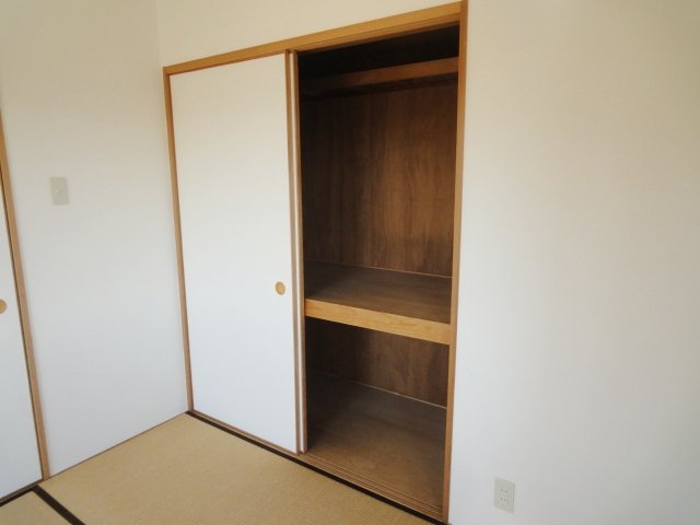 収納　写真は別号室のものです。