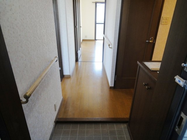 玄関　写真は別号室のものです。