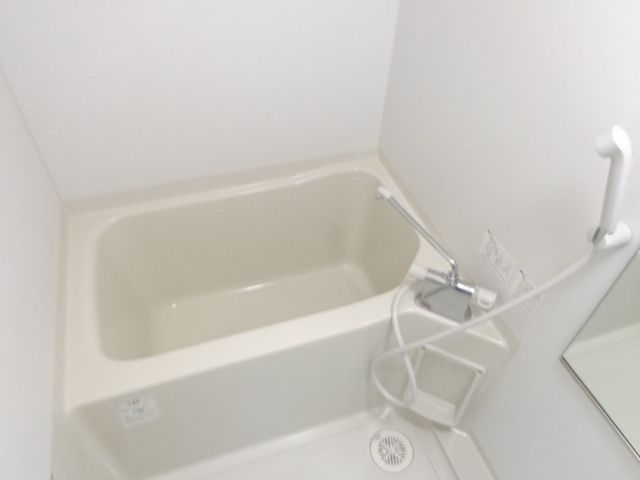 バス・シャワールーム　清潔感のあるお風呂