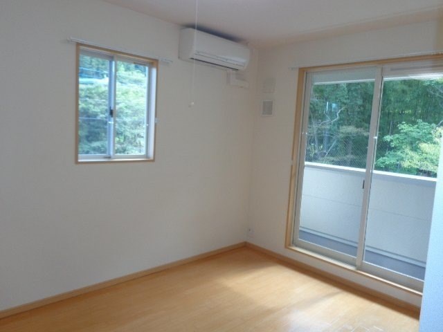 居室・リビング　日当たり良好の10.1畳のリビング♪