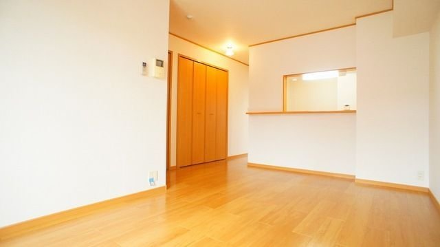 居室・リビング　こちらの居間で趣味の時間をお楽しみください