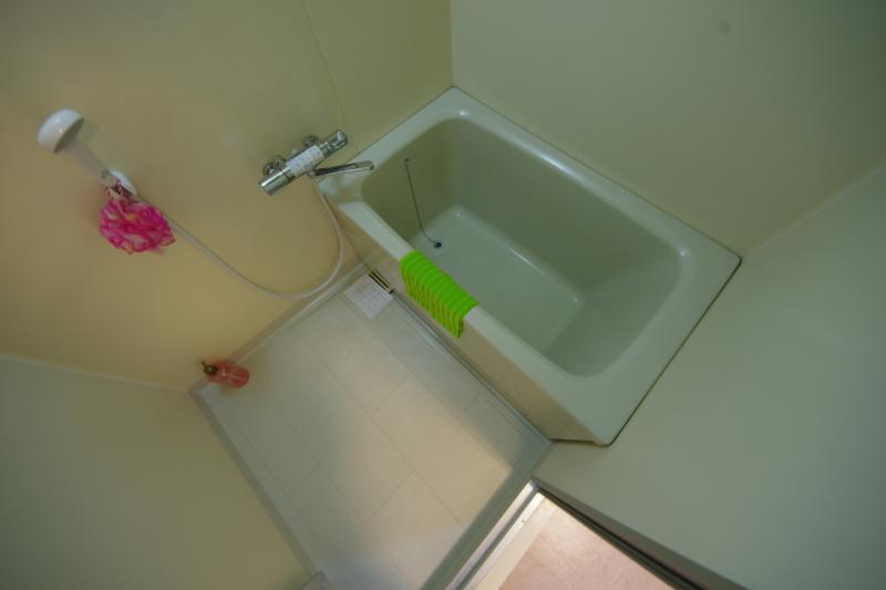 バス・シャワールーム　落ち着いた空間のお風呂です