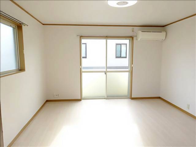 居室・リビング　角部屋で明るいです