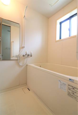 バス・シャワールーム　浴室には窓が付いています
