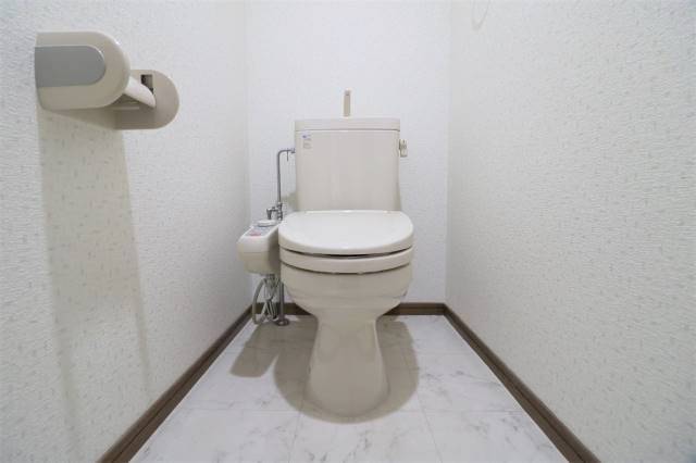トイレ　もちろんウォシュレット付きです
