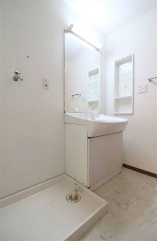 洗面設備　大きな独立洗面台完備です