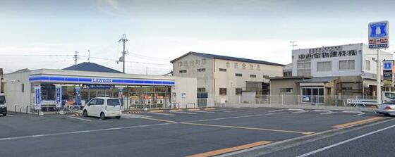 コンビニ　ローソン三木府内町店（コンビニ）まで4m