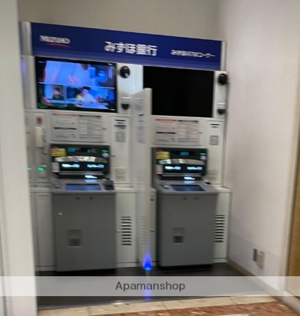 銀行　（株）みずほ銀行／品川支店品川区役所出張所（銀行）まで585m