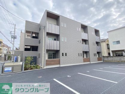 建物外観　駐車場