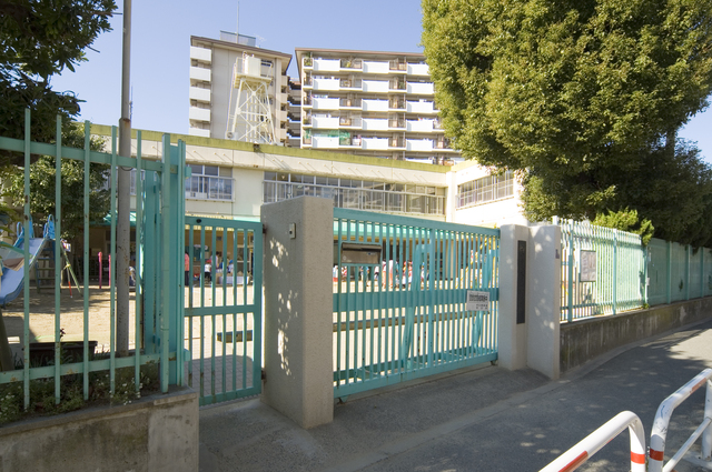幼稚園・保育園　外島保育所（幼稚園・保育園）まで166m