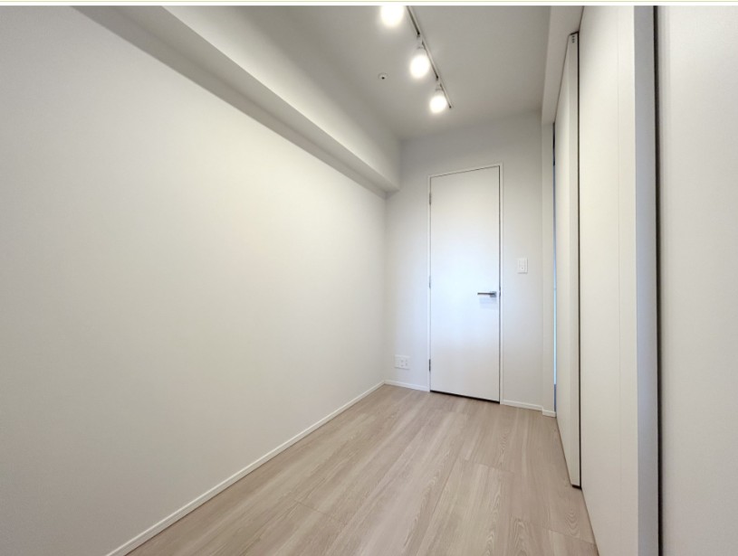 その他部屋・スペース　広くて明るい寝室