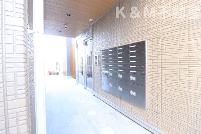 エントランス　落ち着いたエントランスです