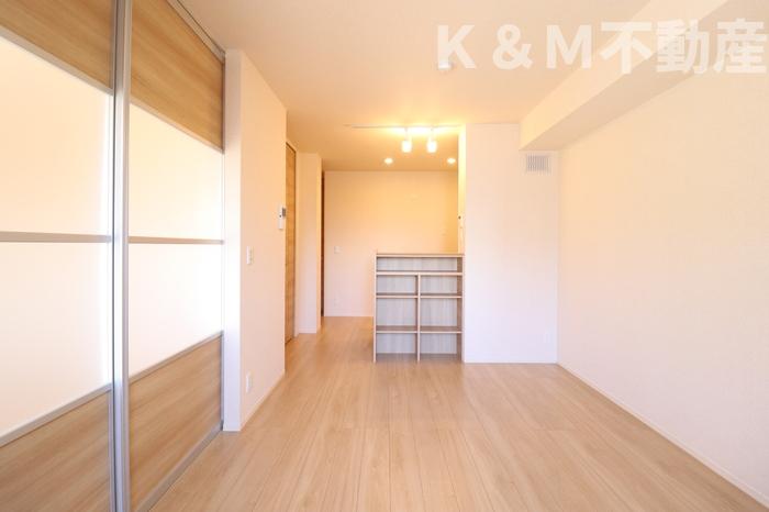 居室・リビング　こちらの居間で趣味の時間をお楽しみください