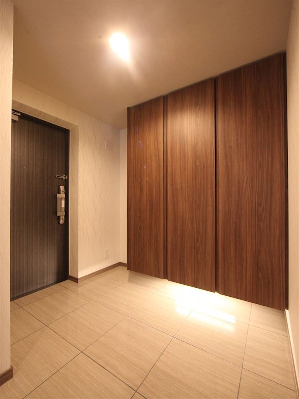 玄関　玄関（シューズボックス充実）