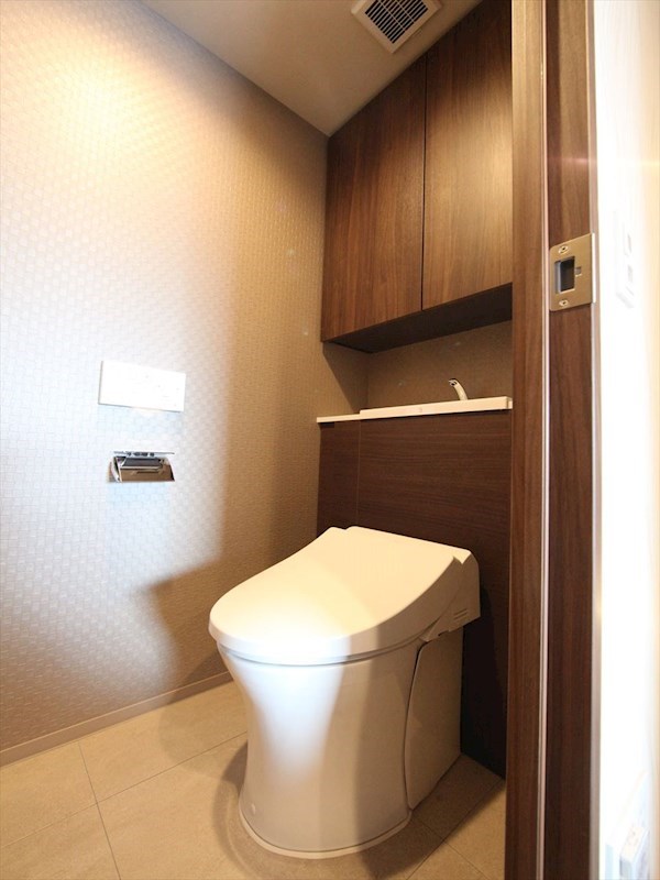 トイレ　温水洗浄便座付トイレ