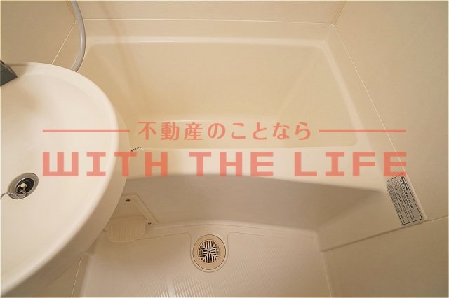 バス・シャワールーム　コンパクトで使いやすいお風呂です