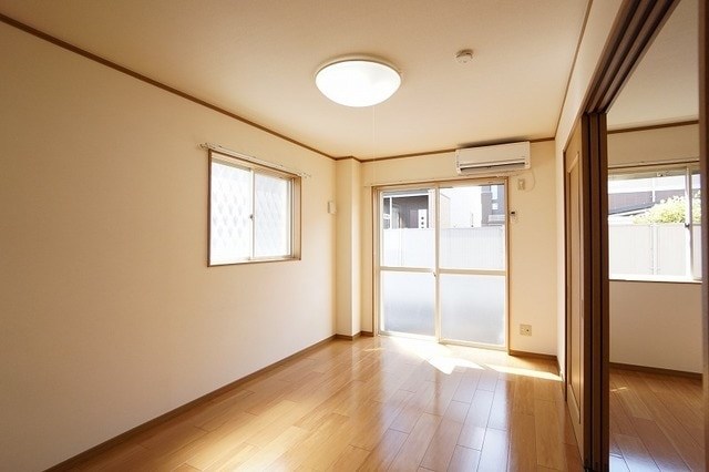 居室・リビング　明るいリビングです。