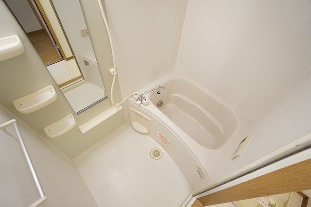 バス・シャワールーム　一日の疲れをここで取ってください。