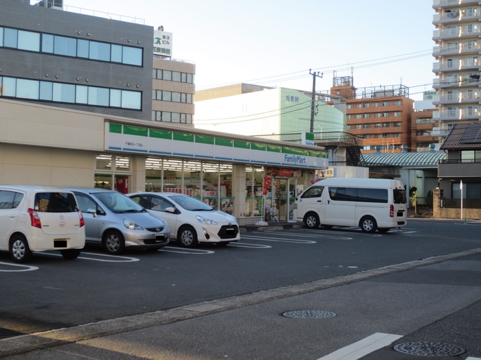 コンビニ　ファミリーマート千葉祐光一丁目（コンビニ）まで445m