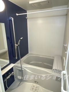 バス・シャワールーム　追い焚き・浴室暖房乾燥機・手すりあり