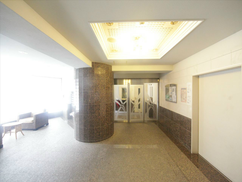 エントランス　エントランス　オートロック　宅配ＢＯＸ完備