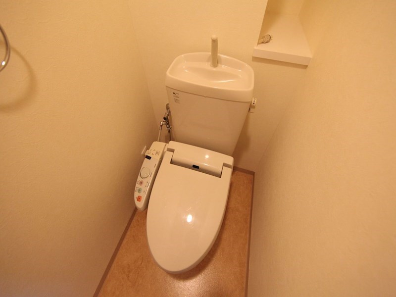 トイレ　温水洗浄暖房便座付トイレ