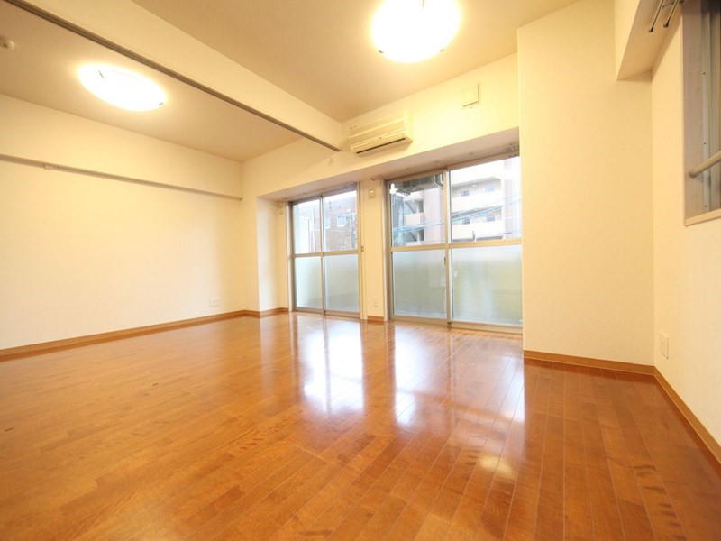 バルコニー　ＬＤＫ13.9帖　洋室7.5帖　つなげても仕切っても使えます