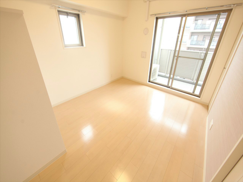 その他部屋・スペース　洋室7.1帖　2面採光　エアコン完備　バルコニー