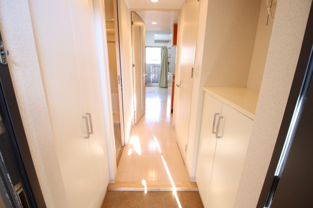 玄関　※別室の参考写真の為、現況優先です。