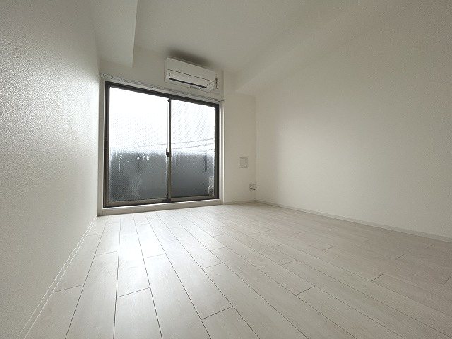 居室・リビング　同物件別部屋