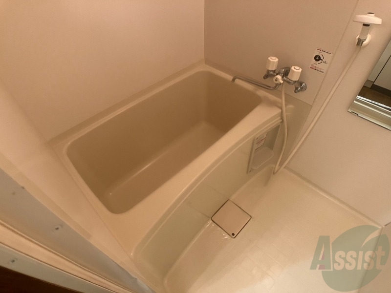 バス・シャワールーム　お風呂になります。一日の疲れを癒してくださいね。