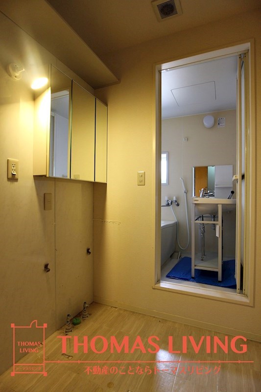 バス・シャワールーム　内装工事中。