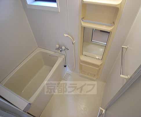 バス・シャワールーム　鏡も付いてますよ。