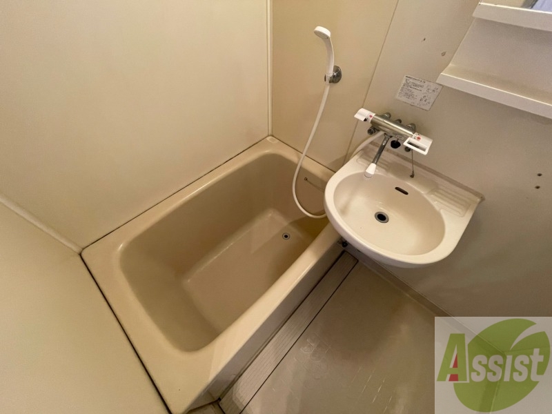 バス・シャワールーム　お風呂になります。一日の疲れを癒してくださいね。