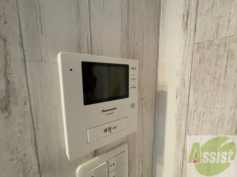 セキュリティ　モニタ付インターホンです。セキュリティ面も安心ですね！